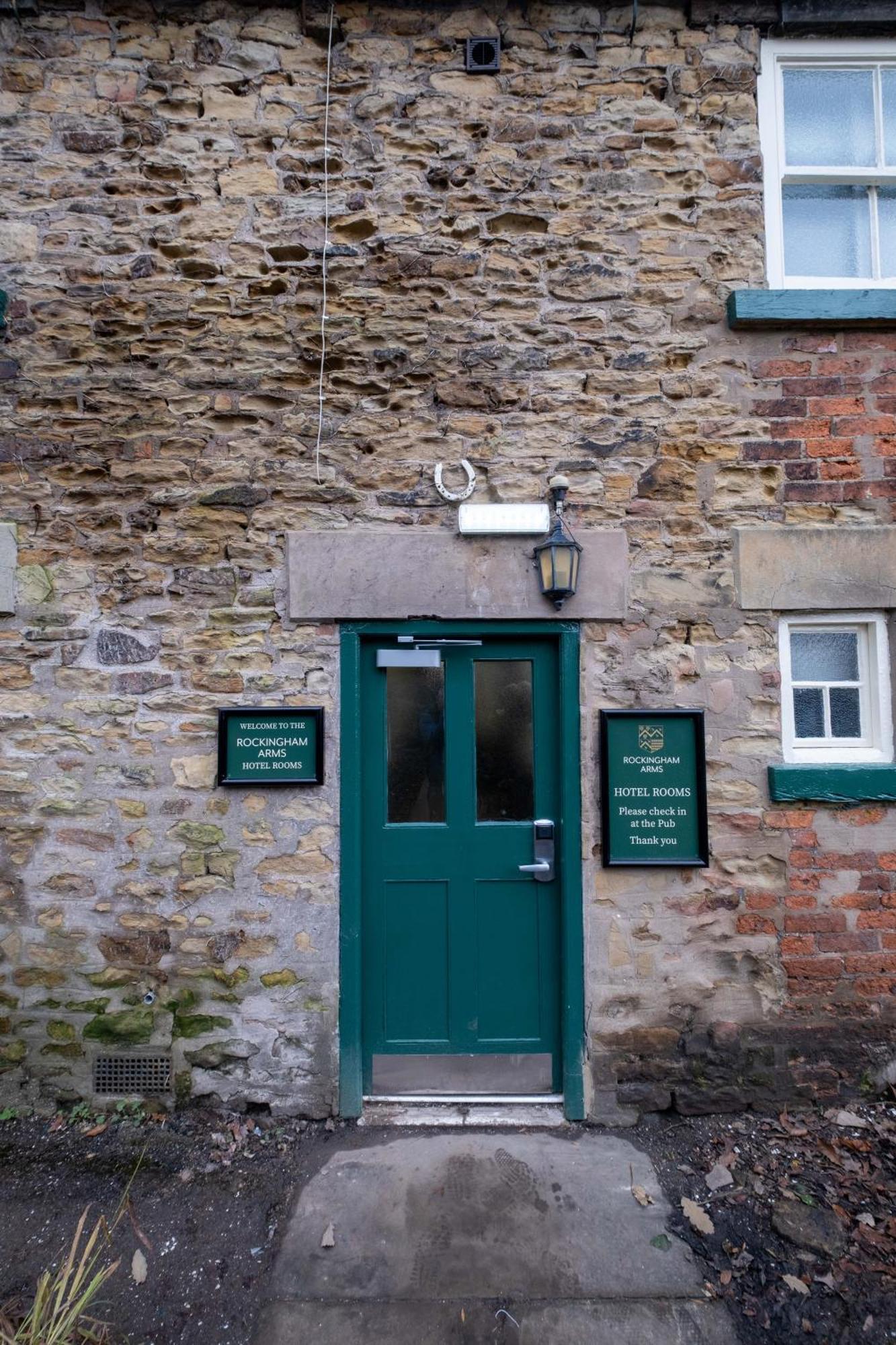 Wentworth  Rockingham Arms By Greene King Inns מראה חיצוני תמונה