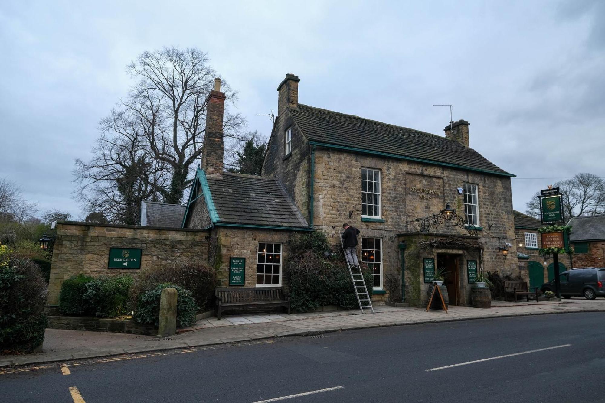 Wentworth  Rockingham Arms By Greene King Inns מראה חיצוני תמונה