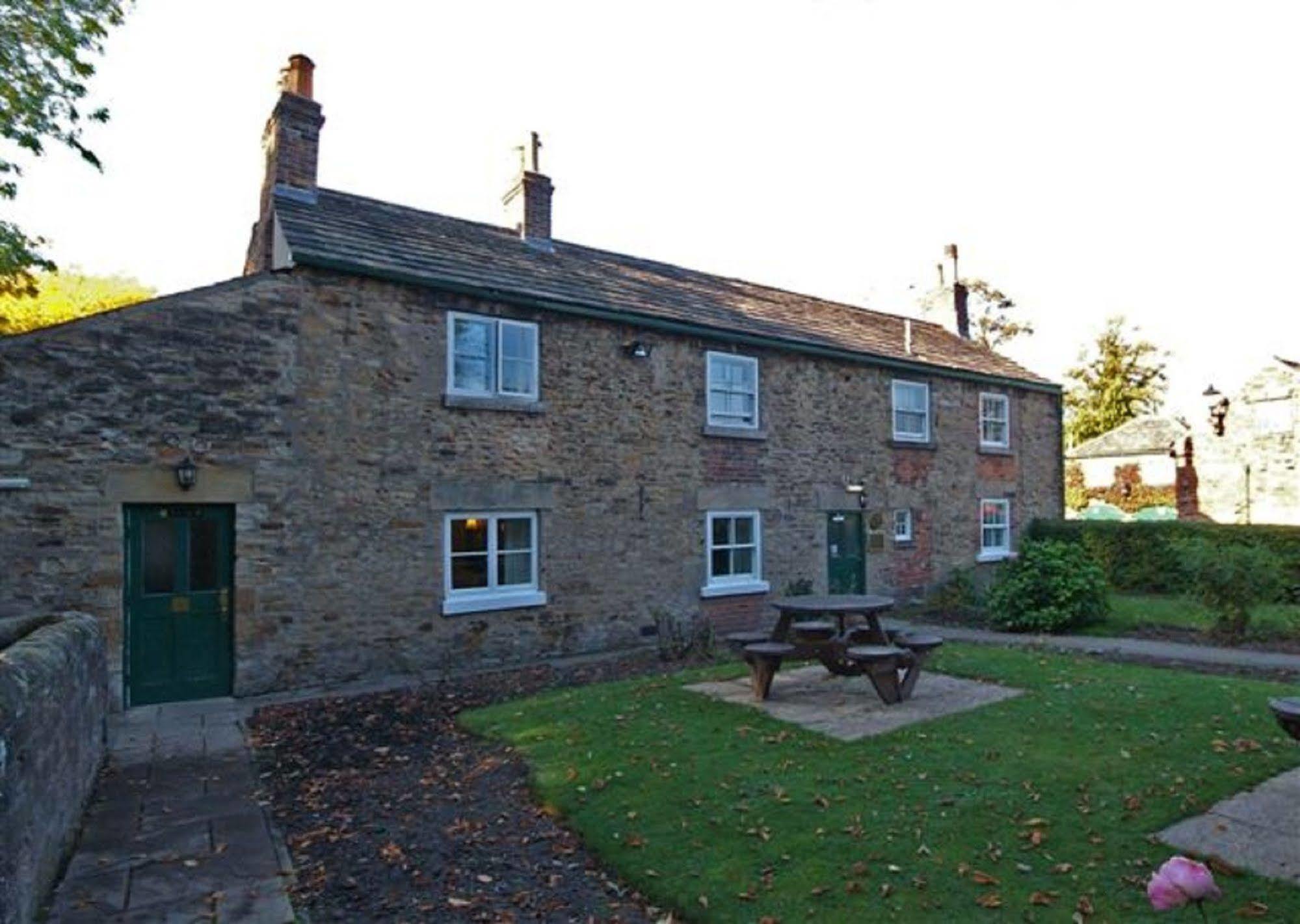 Wentworth  Rockingham Arms By Greene King Inns מראה חיצוני תמונה