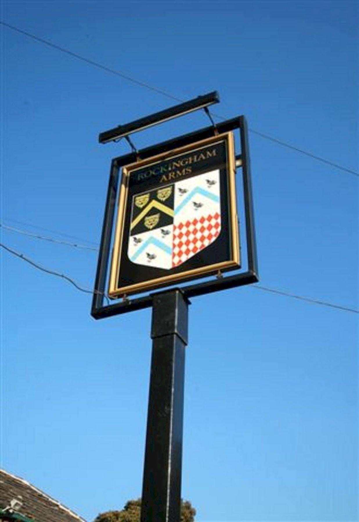Wentworth  Rockingham Arms By Greene King Inns מראה חיצוני תמונה