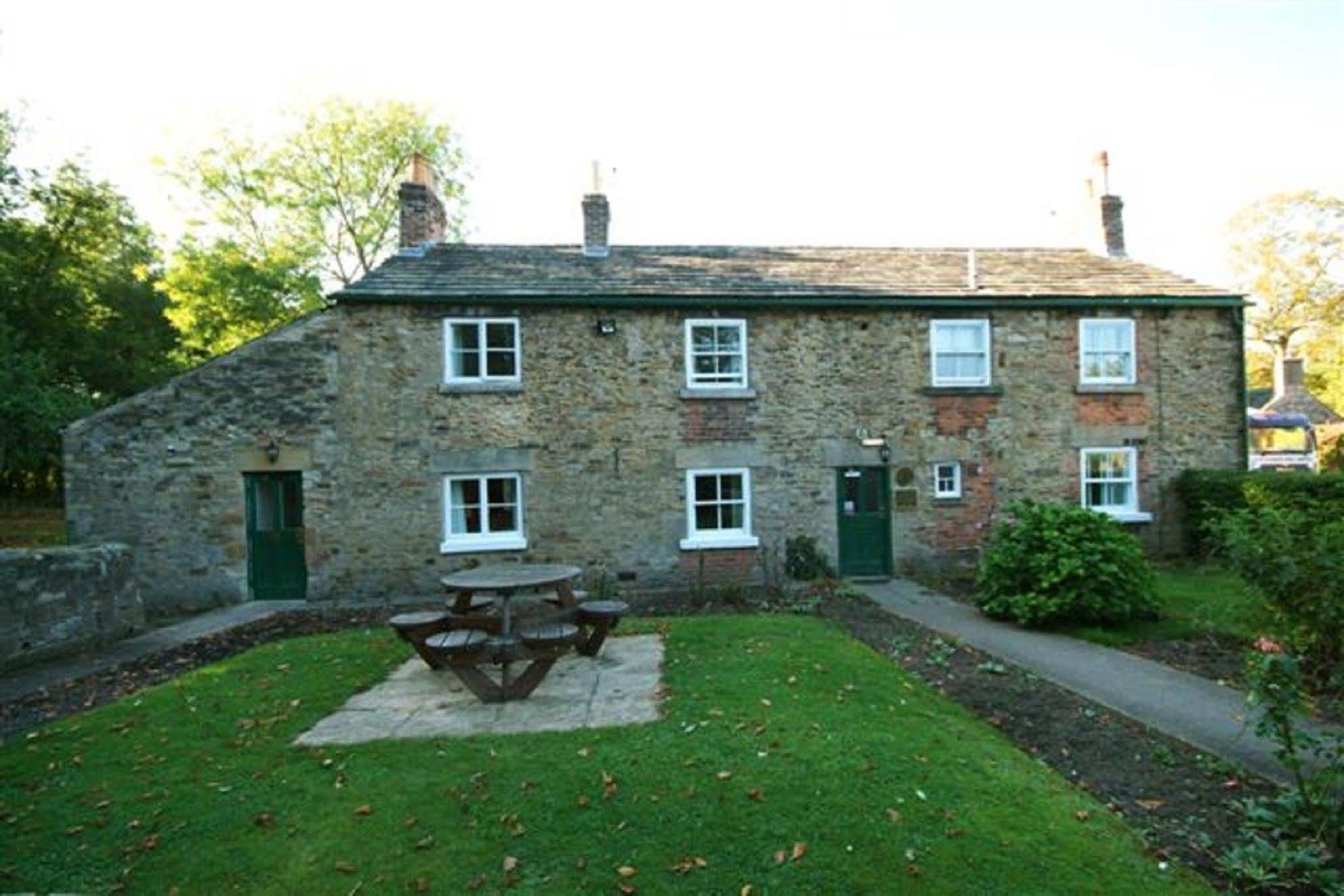 Wentworth  Rockingham Arms By Greene King Inns מראה חיצוני תמונה